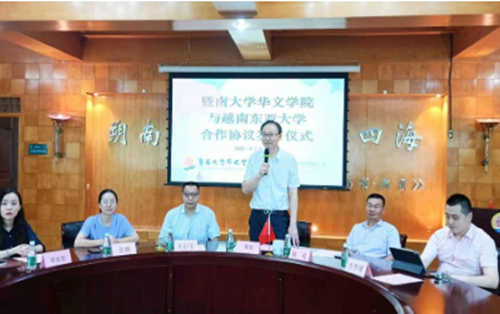 KHOA TIẾNG TRUNG - HỌC VIỆN HOA VĂN TỔ CHỨC HỌP BÁO CÁO VỀ TÌNH HÌNH CÁC LỚP KHẨU NGỮ CỦA ĐẠI HỌC ĐÔNG Á, VIỆT NAM NĂM 2022